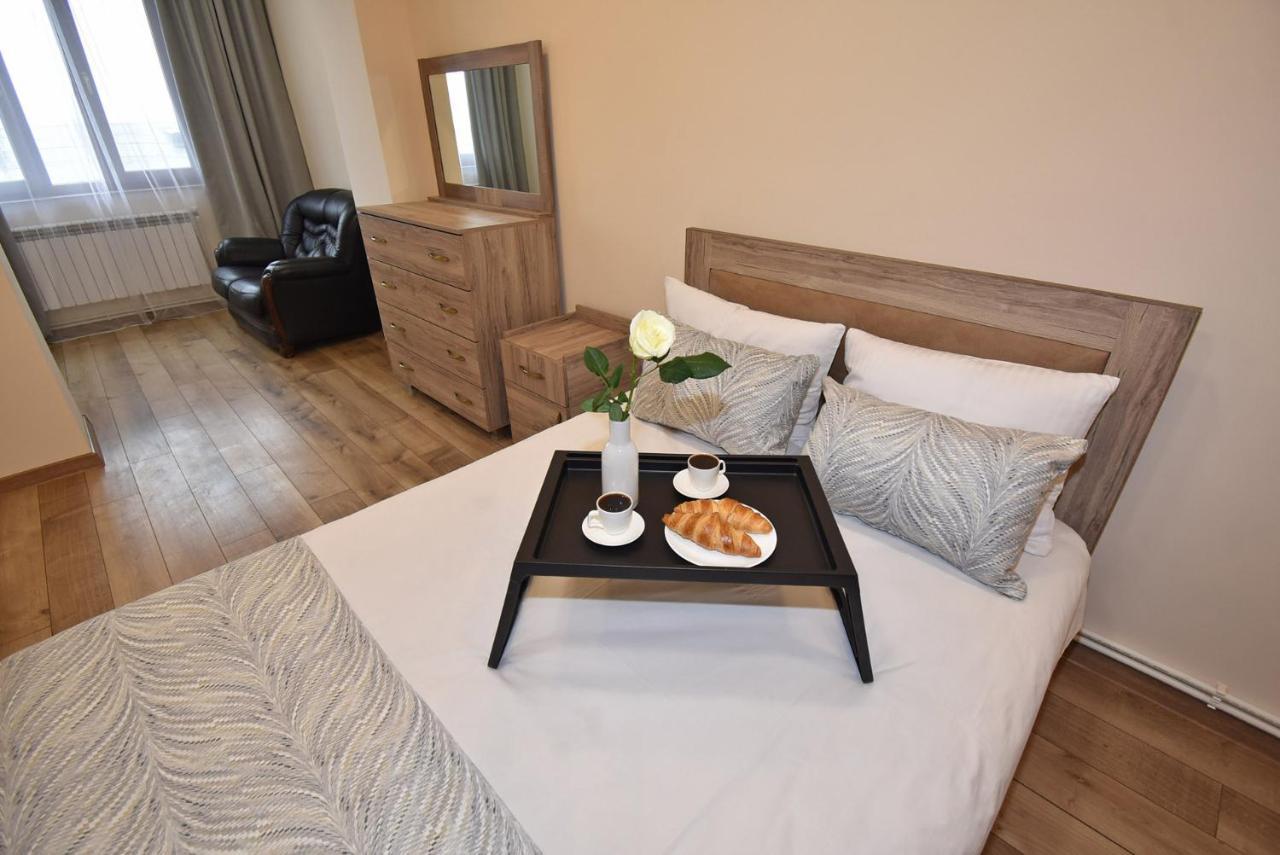 2 Bedroom Apartment, Quiet And Spacious Yerevan Exterior photo